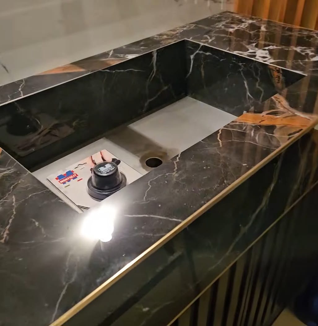Oltre la Superficie: L'Arredo su Misura